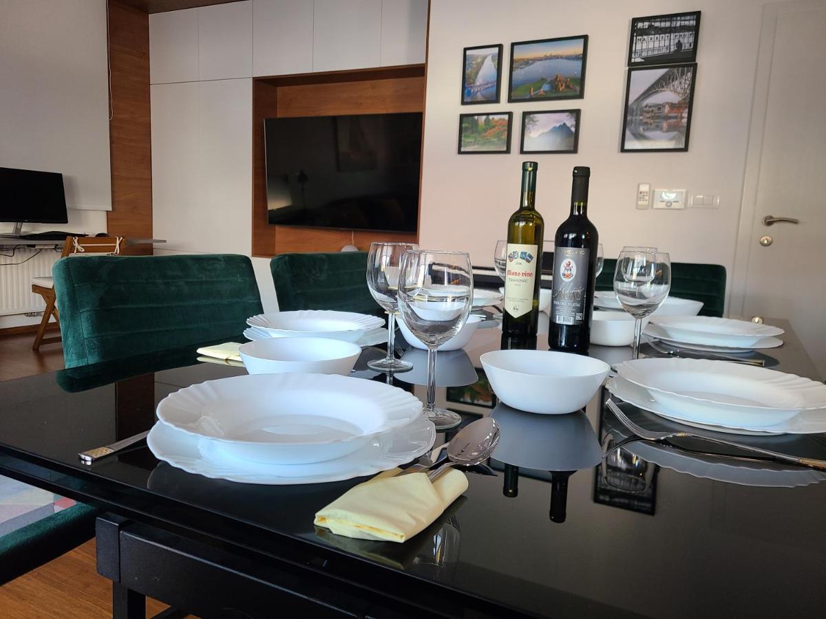 Modern 4-star Luxury - Wfh Ready, Free Parking Apartment *