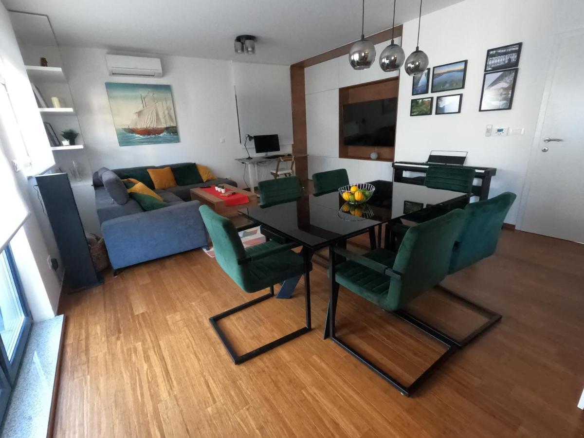 Apartment Modern 4-star Luxury - Wfh Ready, Free Parking *
